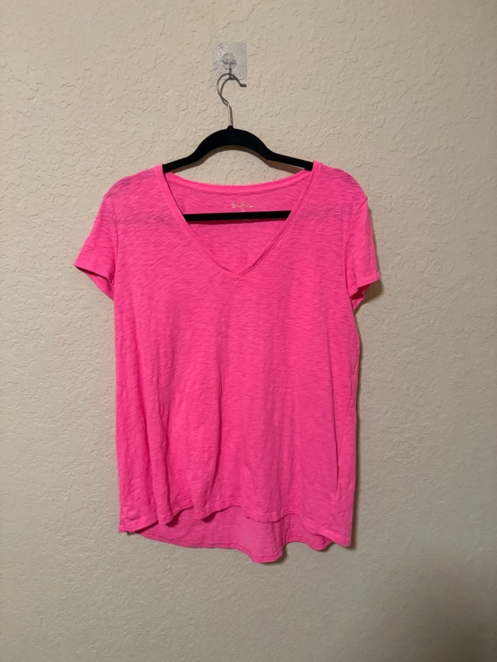 Lilly Pulitzer Bright Pink V-Neck Women's Tee XL